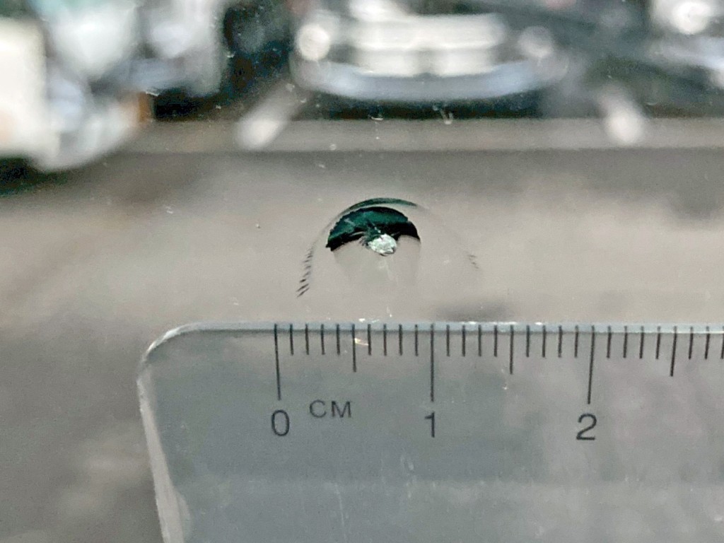 フロントガラスの助手席側下部に飛び石跡があります。|日野 プロフィア QPG-FR1EXEGの写真26