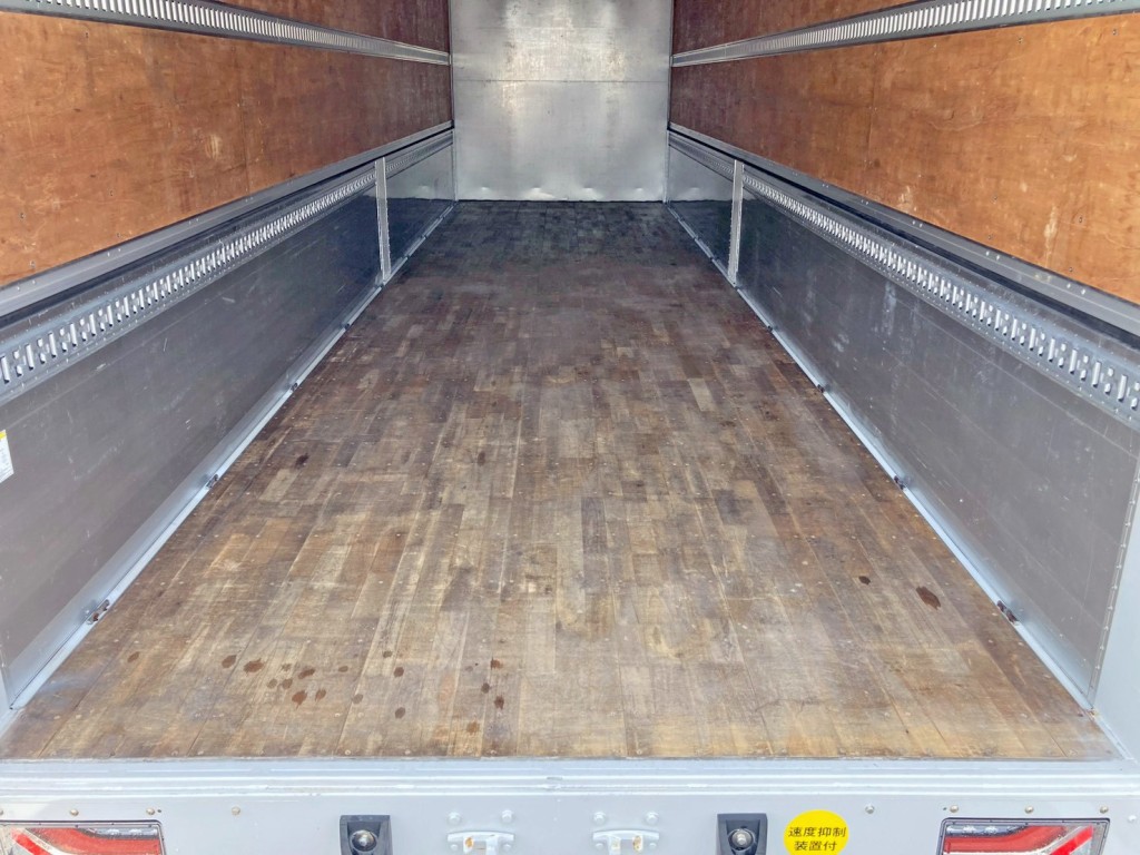 床は板張りです。|UDトラックス クオン 2PG-CG5CAの写真12