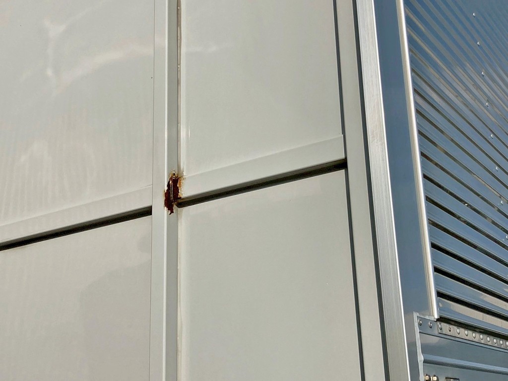 前壁助手席側の骨組みに腐食があります。|UDトラックス クオン 2PG-CG5CAの写真14