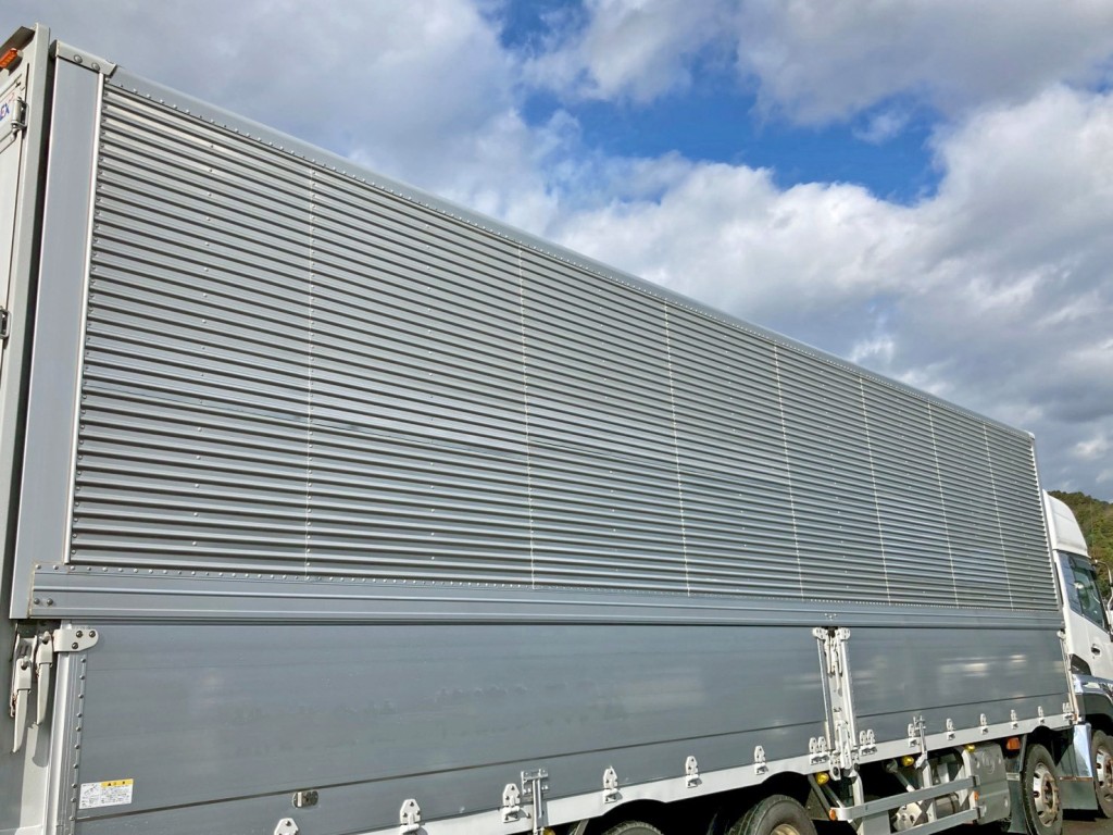 運転席側コルゲートの所々にパッチ当て箇所があります。|UDトラックス 2PG-CG5CAの写真19