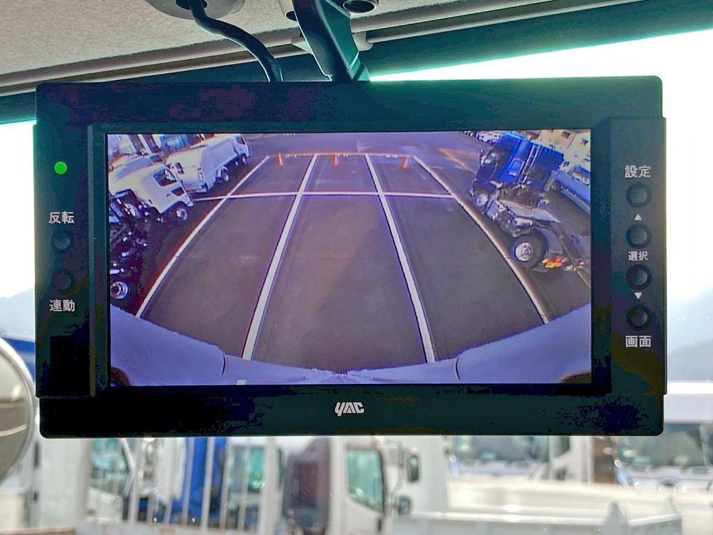 液晶バックモニター付きです。|UDトラックス クオン 2PG-CG5CAの写真25