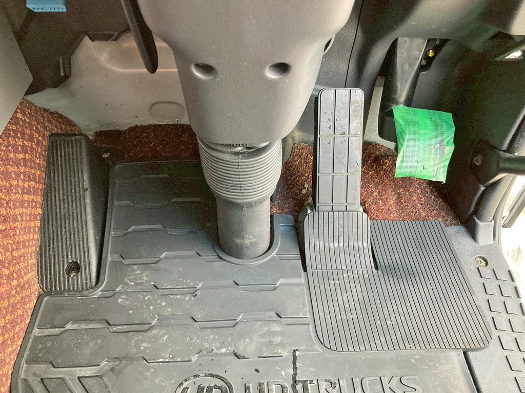 2ペダル仕様です。|UDトラックス クオン 2PG-CG5CAの写真30