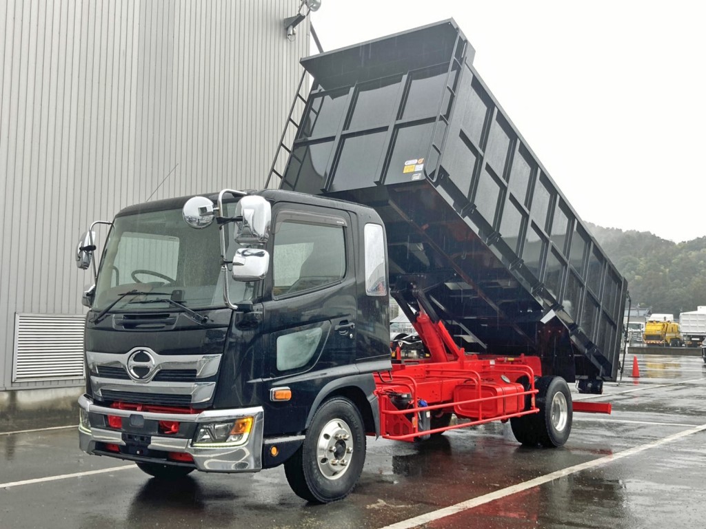 フロント周り、メッキパーツで飾っています。|日野 レンジャー 2KG-FD2ABA(2WD)の写真1