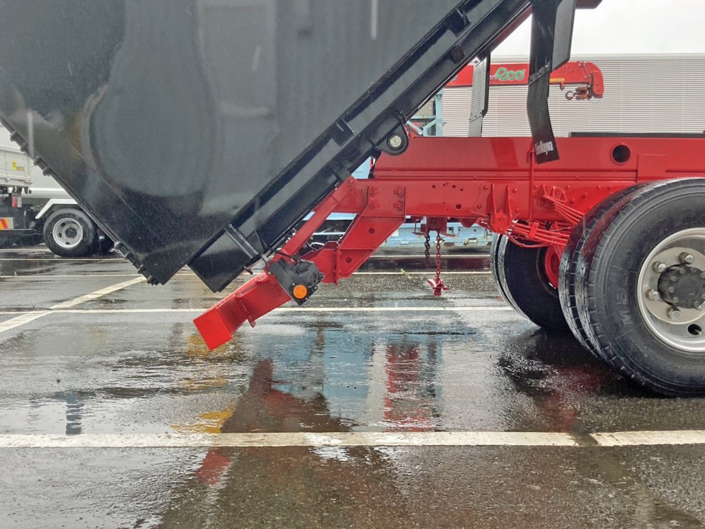 リヤバンパーは可倒式です。|日野 レンジャー 2KG-FD2ABA(2WD)の写真17