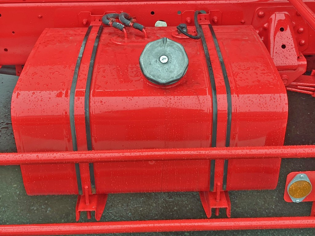 燃料タンクは100Lです。|日野 レンジャー 2KG-FD2ABA(2WD)の写真21