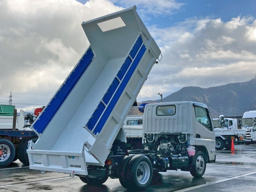 三菱 キャンター 2RG-FBA60(2WD)の写真4