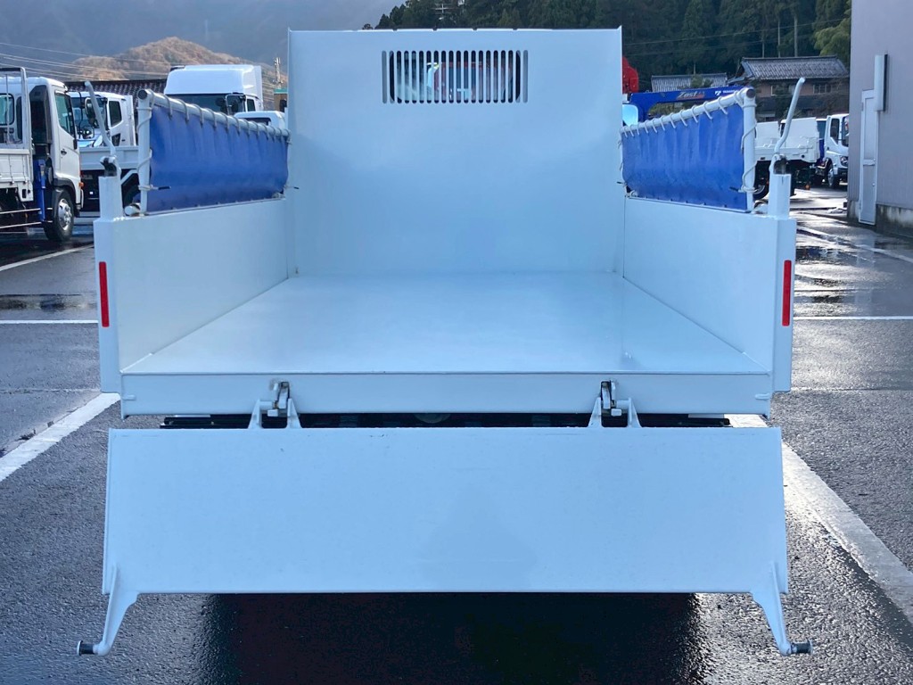 リヤゲートは上開きもできます。|三菱 キャンター 2RG-FBA60(2WD)の写真16