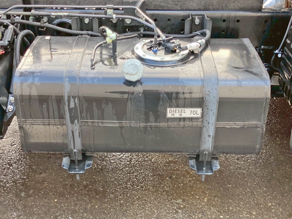 燃料タンクは70Lです。|三菱 キャンター 2RG-FBA60(2WD)の写真18