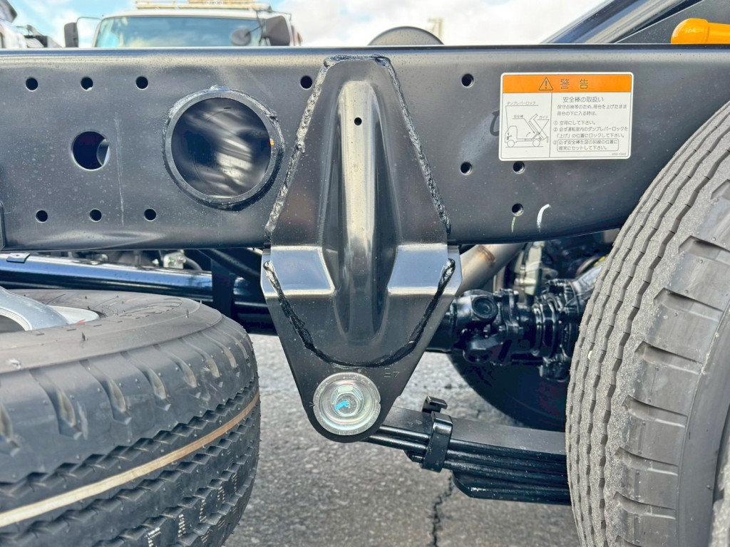 リーフサスです。|三菱 キャンター 2RG-FBA60(2WD)の写真5