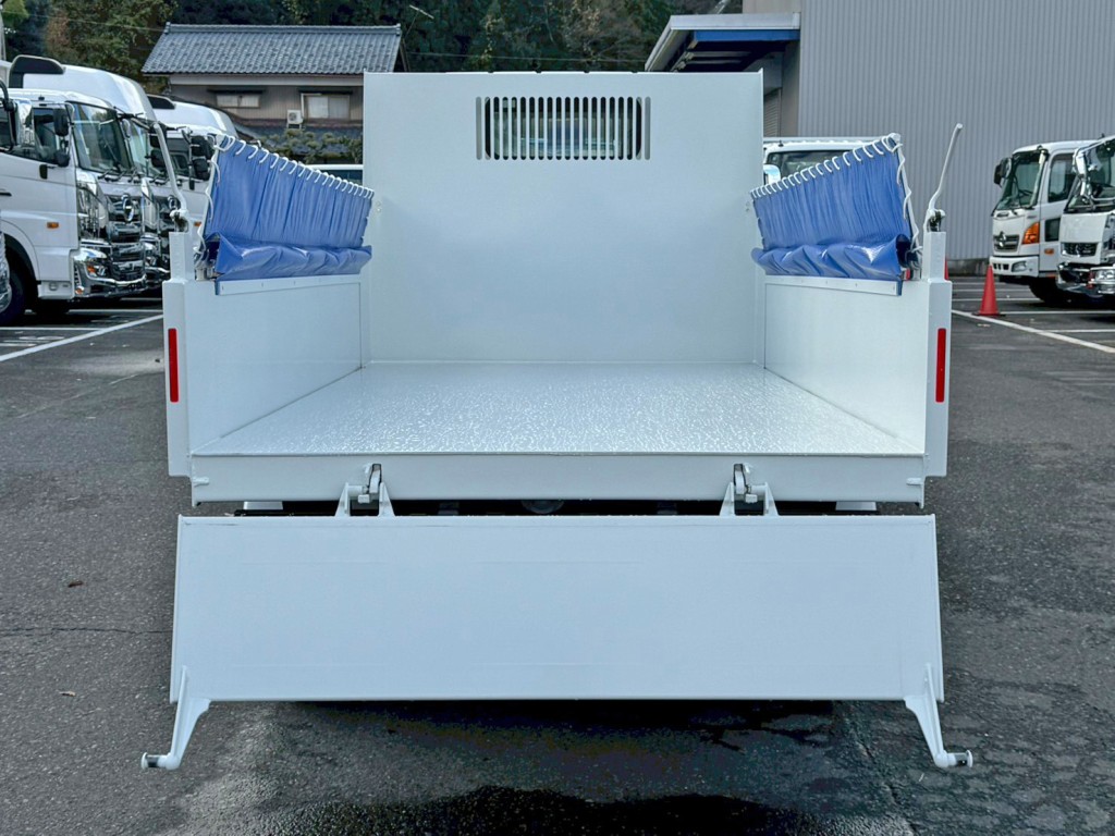 リヤゲートは上開きもできます。|三菱 キャンター 2RG-FBA60(2WD)の写真14