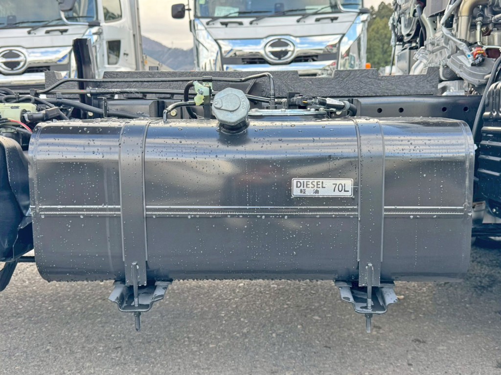 燃料タンクは70Lです。|三菱 キャンター 2RG-FBA60(2WD)の写真16