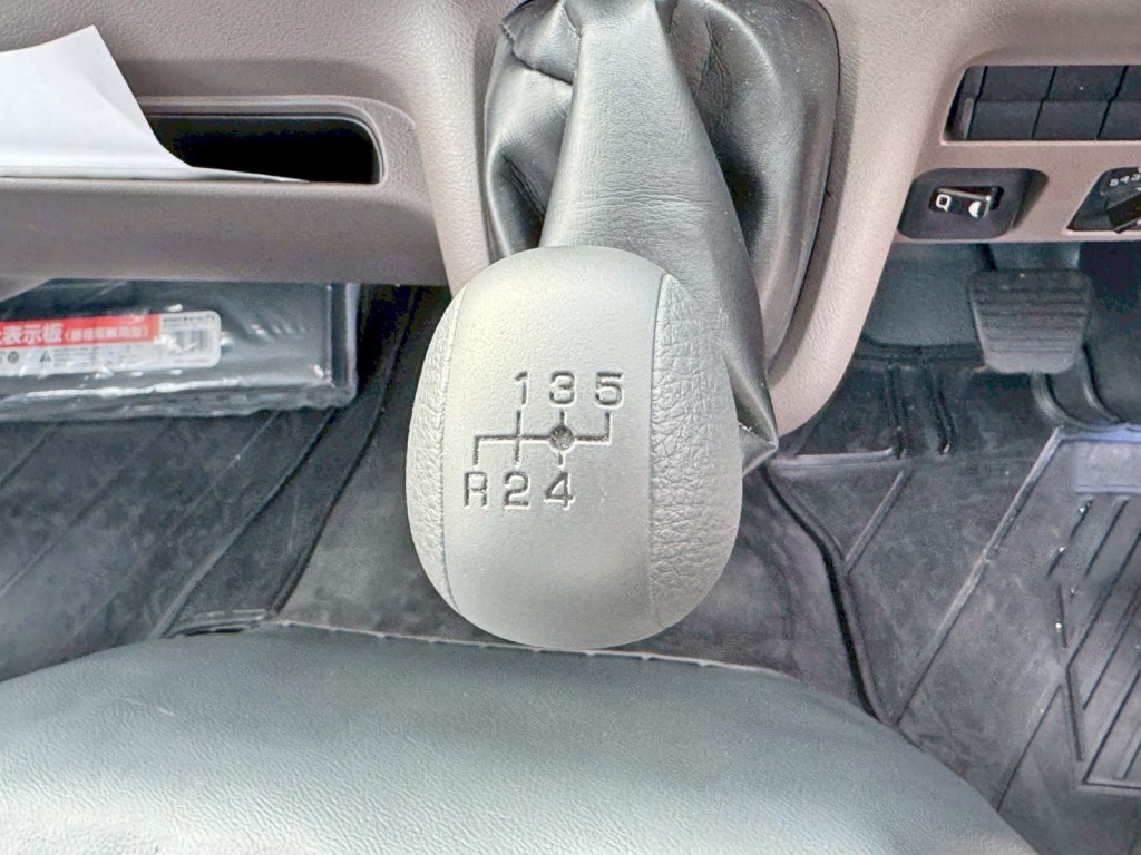三菱 キャンター 2RG-FBA60(2WD)の写真18