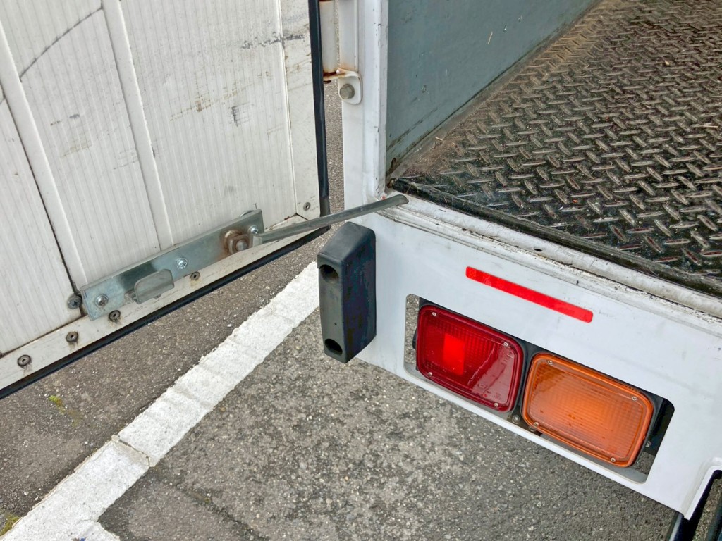 助手席側ストッパーの状態です。|いすゞ フォワード TKG-FRR90S2(2WD)の写真13