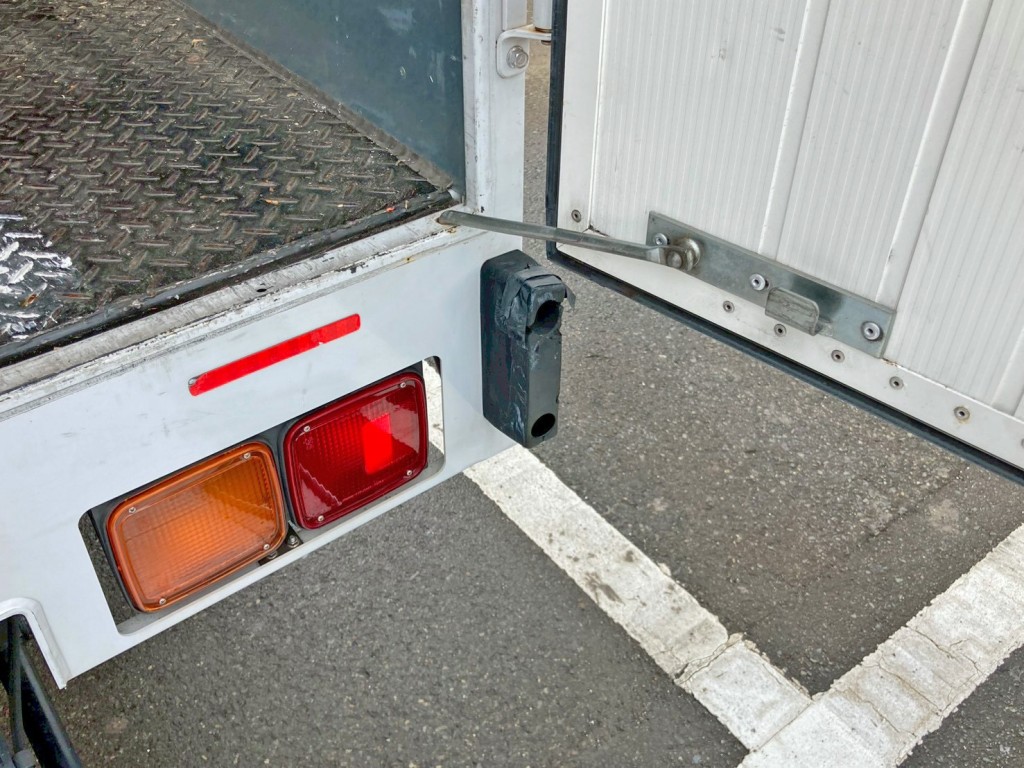 運転席側ストッパーの状態です。|いすゞ フォワード TKG-FRR90S2(2WD)の写真14