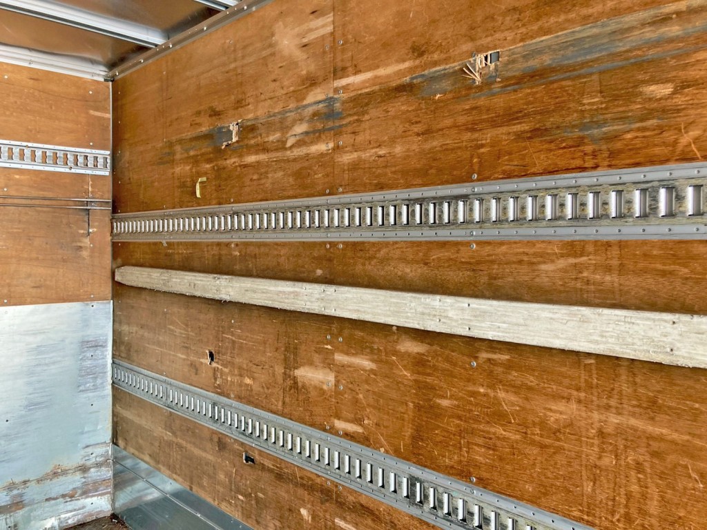 ボディー運転席側前方に割れがあります。|いすゞ フォワード TKG-FRR90S2(2WD)の写真21