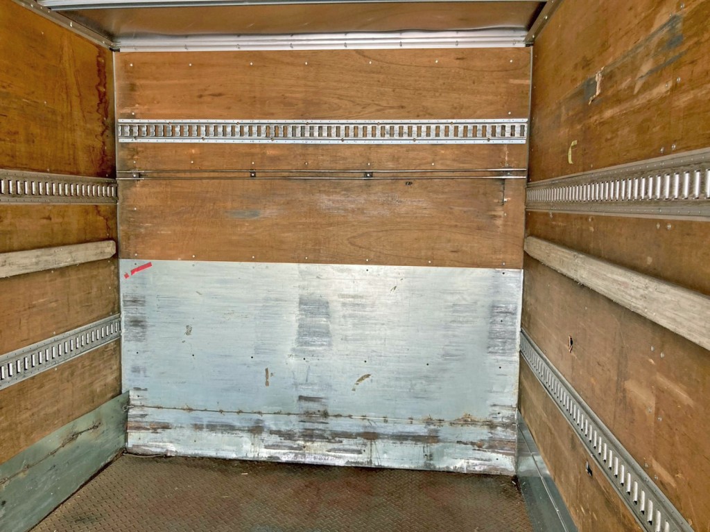 プロテクター上部にラッシングレールが付いています。|いすゞ フォワード TKG-FRR90S2(2WD)の写真22