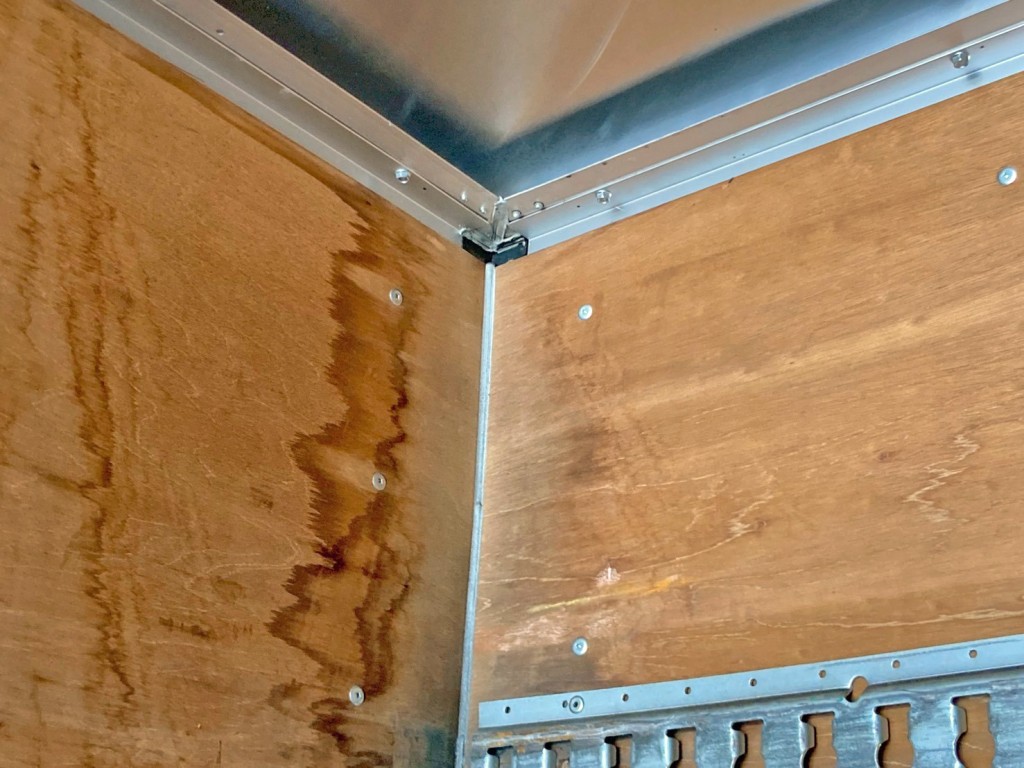 プロテクター助手席側角に割れがあります。|いすゞ フォワード TKG-FRR90S2(2WD)の写真23