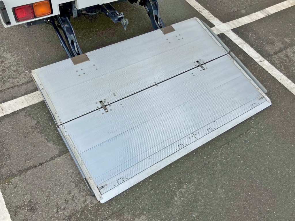 ゲートのステージの状態です。|いすゞ フォワード TKG-FRR90S2(2WD)の写真30