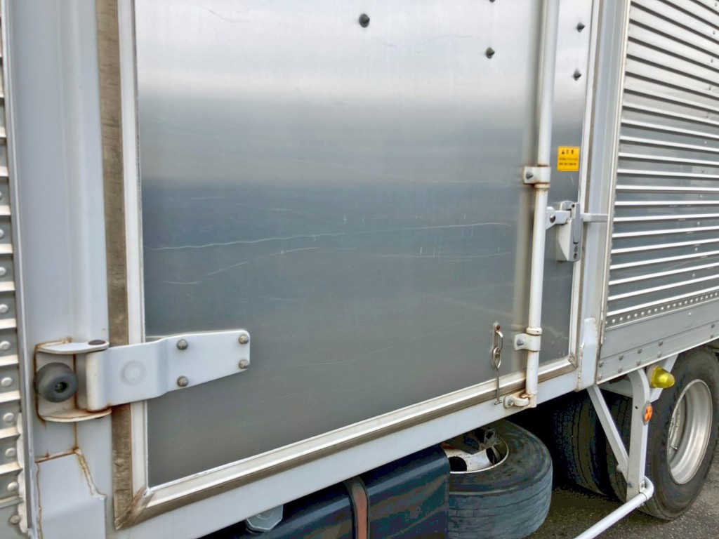 サイドドアに引きキズがあります。|いすゞ フォワード TKG-FRR90S2(2WD)の写真40