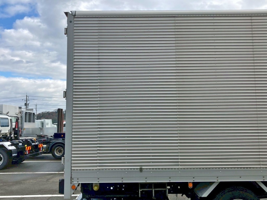 ボディー運転席側後方2枚のコルゲートが張替えされています。|いすゞ フォワード TKG-FRR90S2(2WD)の写真42