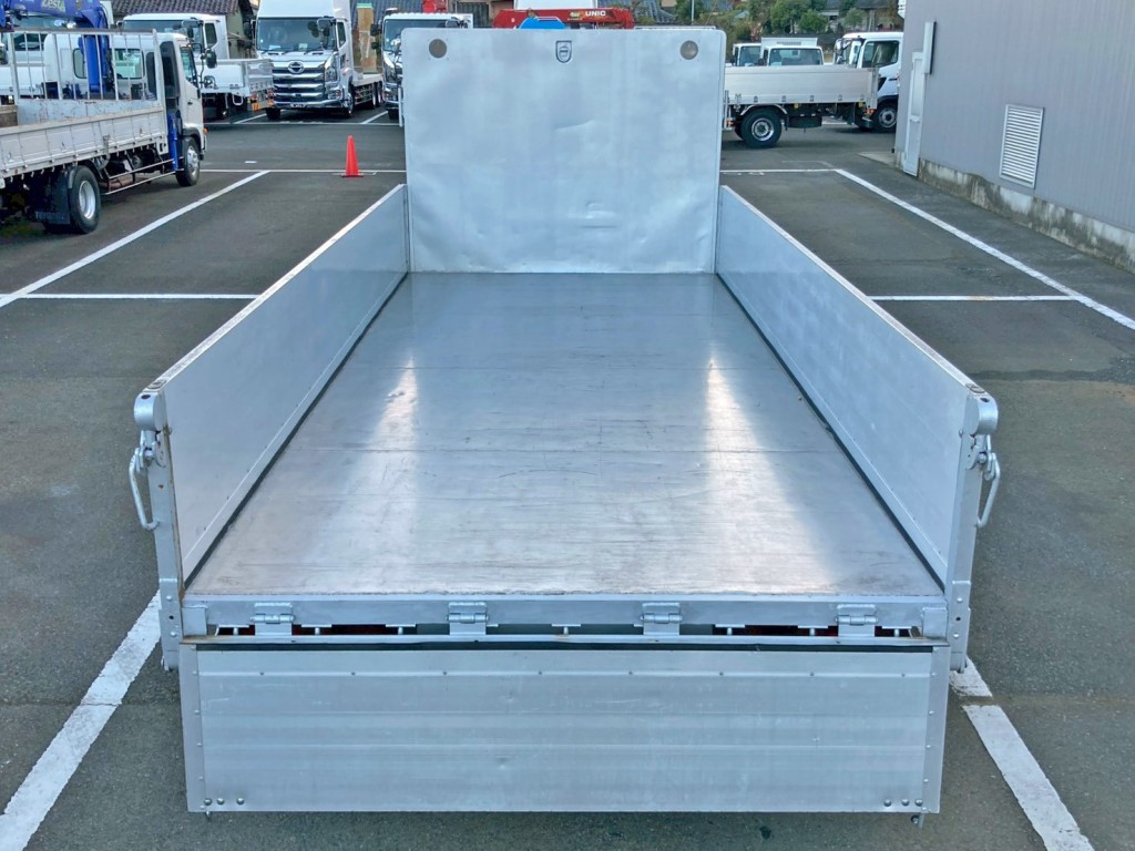 床はステン張りです。|日野 レンジャー ADG-FC7JGWA(2WD)の写真15