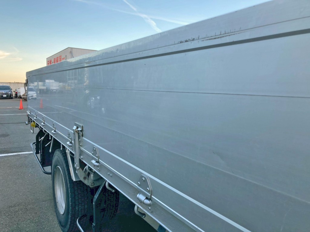 運転席側アオリ前方にキズがあります。|日野 レンジャー ADG-FC7JGWA(2WD)の写真21