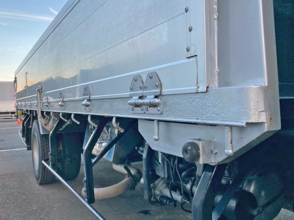 運転席側サイドレールも塗装されています。|日野 レンジャー ADG-FC7JGWA(2WD)の写真23