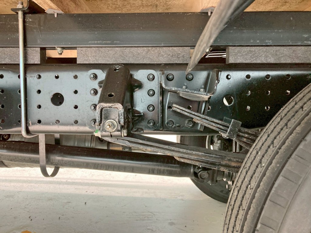 リーフサスです。|三菱 キャンター 2PG-FEB80(2WD)の写真5