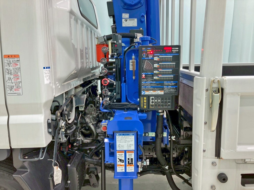 クレーンの操作レバーです。|三菱 キャンター 2PG-FEB80(2WD)の写真13