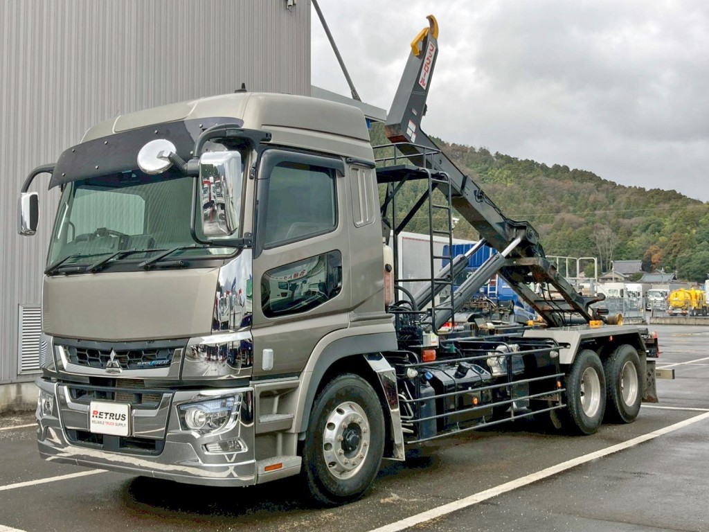 フロント周り、メッキパーツで飾っています。|三菱 スーパーグレート 2KG-FV70HYの写真1