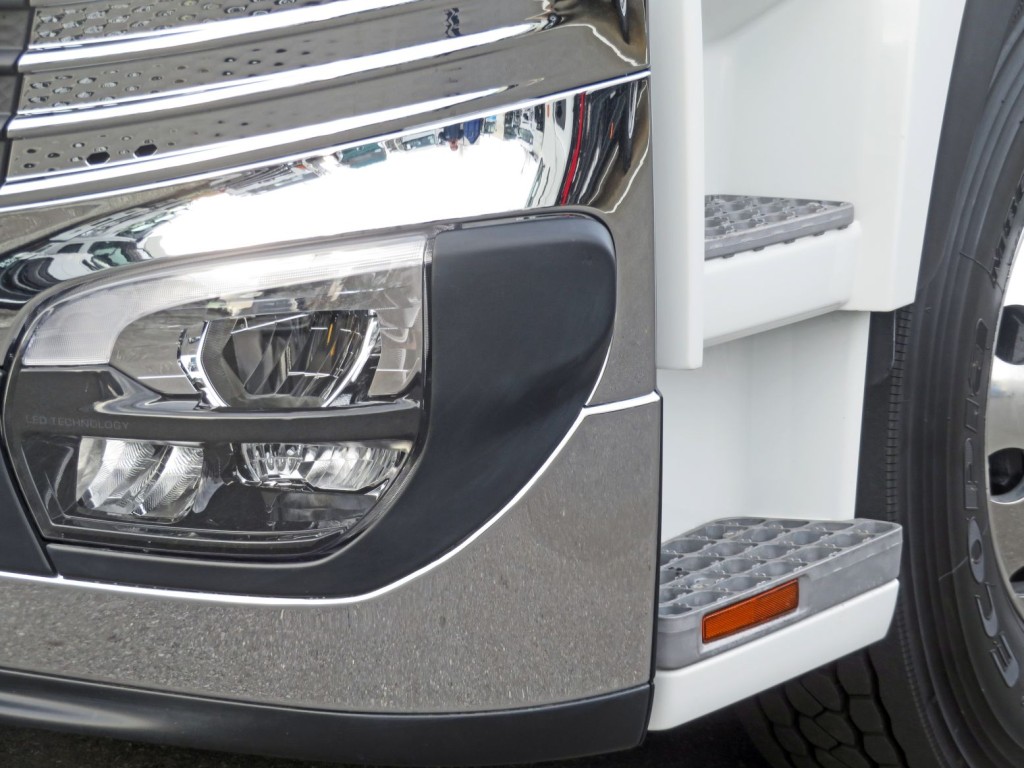 アクティブ・サイドガード・アシスト付きです。|三菱 スーパーグレート 2PG-FV80HZの写真13