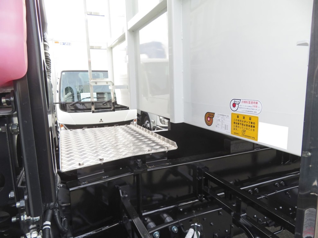 踊り場付きです。|三菱 スーパーグレート 2PG-FV80HZの写真15