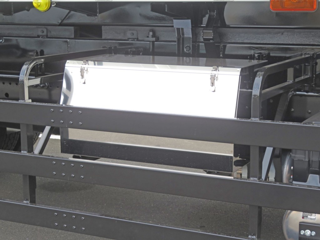 工具箱はステンレス製です。|三菱 スーパーグレート 2PG-FV80HZの写真16