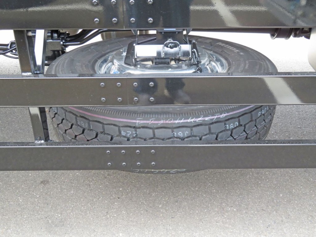 スペアタイヤ付きです。|三菱 スーパーグレート 2PG-FV80HZの写真17