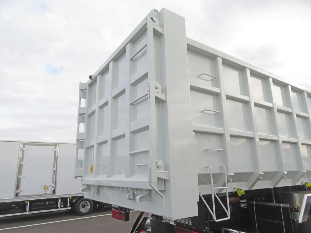 リア扉ロックの状態です。|三菱 スーパーグレート 2PG-FV80HZの写真20