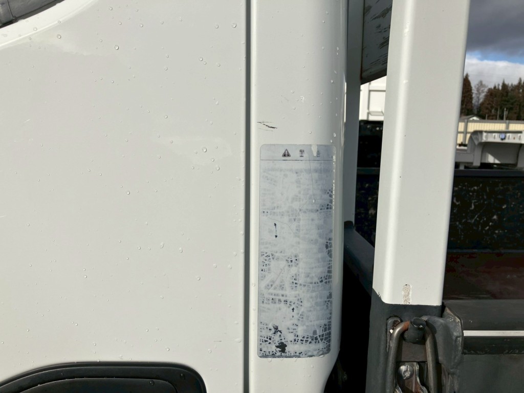 助手席側ドア、クォーターパネルにキズがあります。|三菱 キャンター TPG-FBA00(2WD)の写真19