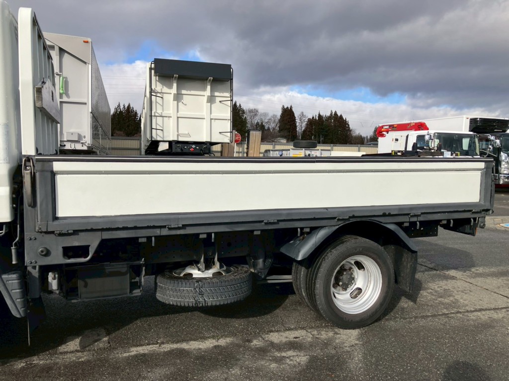 助手席側アオリにキズ・サビがあります。|三菱 キャンター TPG-FBA00(2WD)の写真21