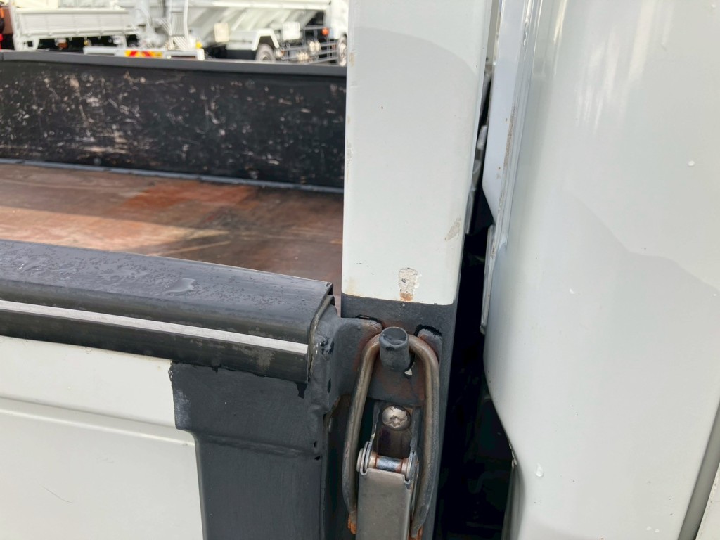 運転席側プロテクター側面にキズがあります。|三菱 キャンター TPG-FBA00(2WD)の写真27