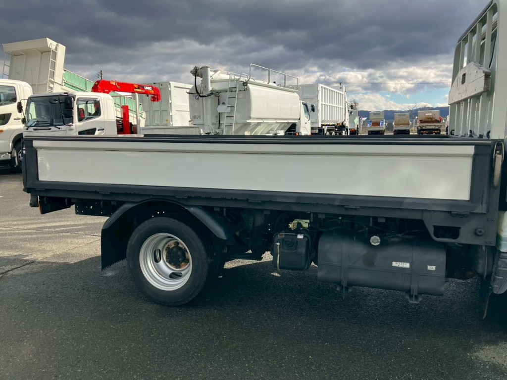 運転席側アオリにキズ・サビがあります。|三菱 キャンター TPG-FBA00(2WD)の写真28