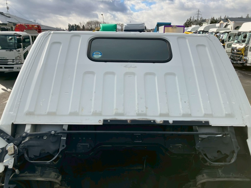 キャブバックにキズ・サビ・ヘコミがあります。|三菱 キャンター TPG-FBA00(2WD)の写真32