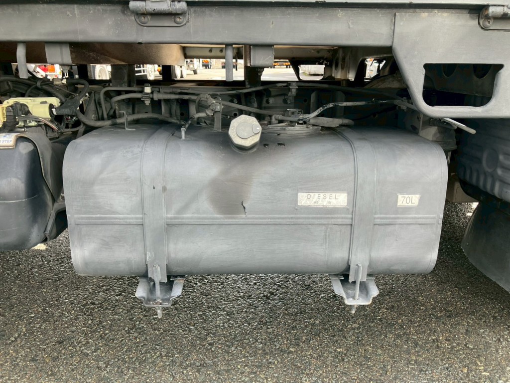 燃料タンクは70Lです。|三菱 キャンター TPG-FBA00(2WD)の写真34