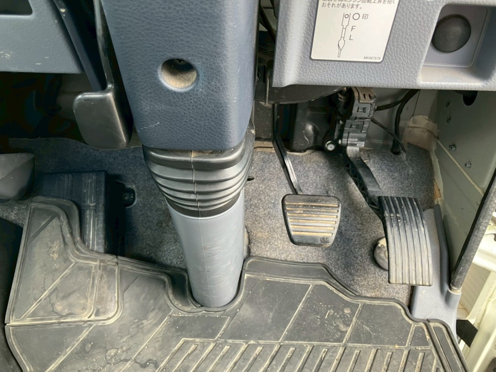 2ペダル仕様です。|三菱 キャンター TPG-FBA00(2WD)の写真36