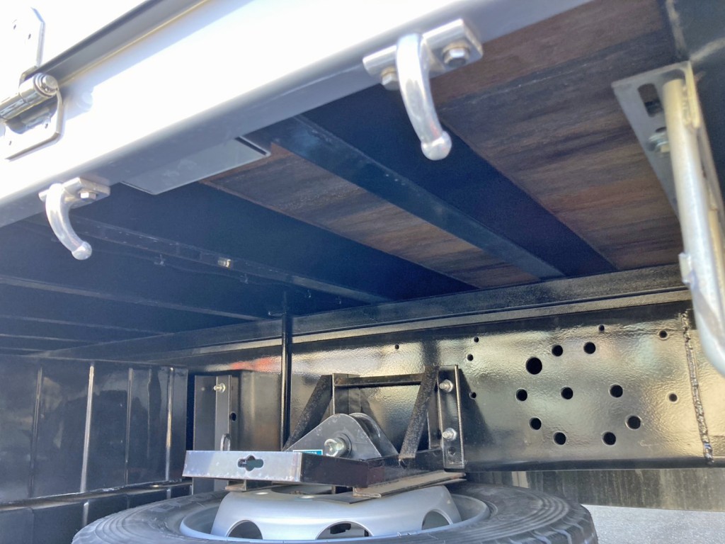 シャーシとネタの状態です。(縦ネタ・横ネタは鉄製です)|三菱 スーパーグレート 2KG-FS70HZの写真6