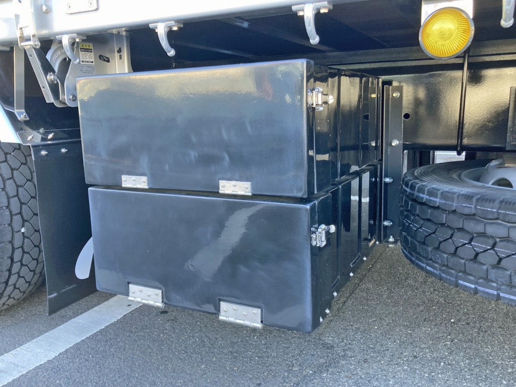 ボディー後方にりん木入れが付いています。|三菱 スーパーグレート 2KG-FS70HZの写真13