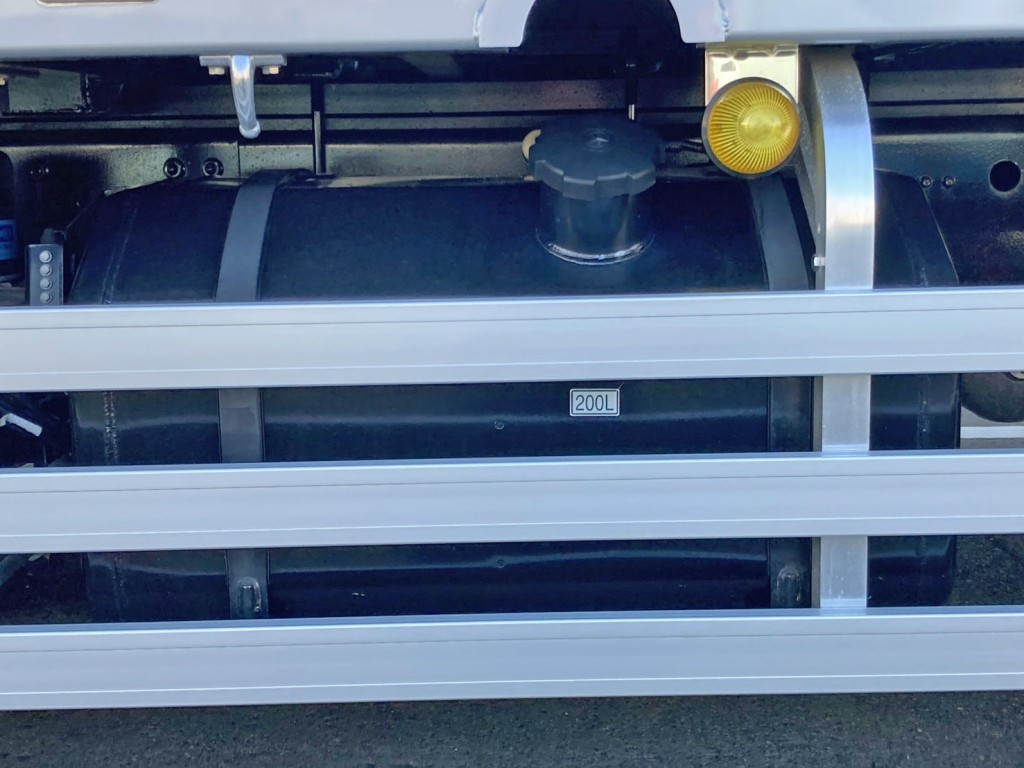 燃料タンクは200Lです。|三菱 スーパーグレート 2KG-FS70HZの写真25