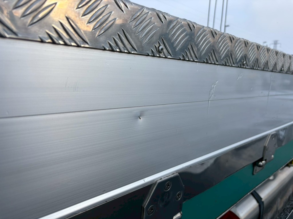 助手席側アオリにヘコミ傷あります。|いすゞ ギガ 2PG-CYY77Cの写真20