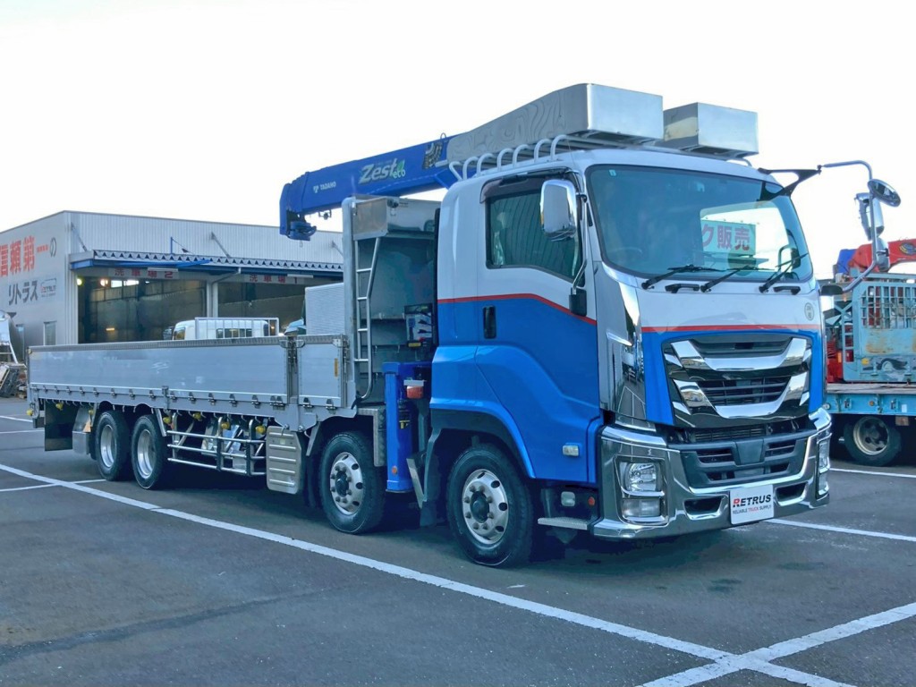 ホイールはアルミ製です。|いすゞ ギガ QPG-CYJ77Bの写真2