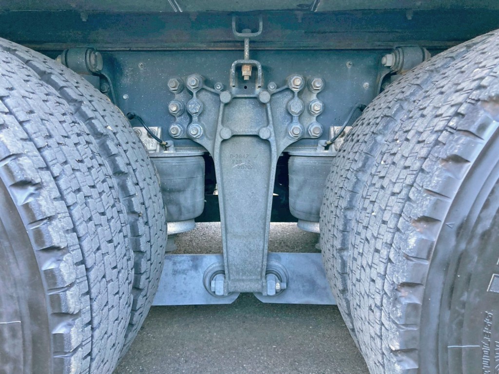 エアサスです。|いすゞ ギガ QPG-CYJ77Bの写真5