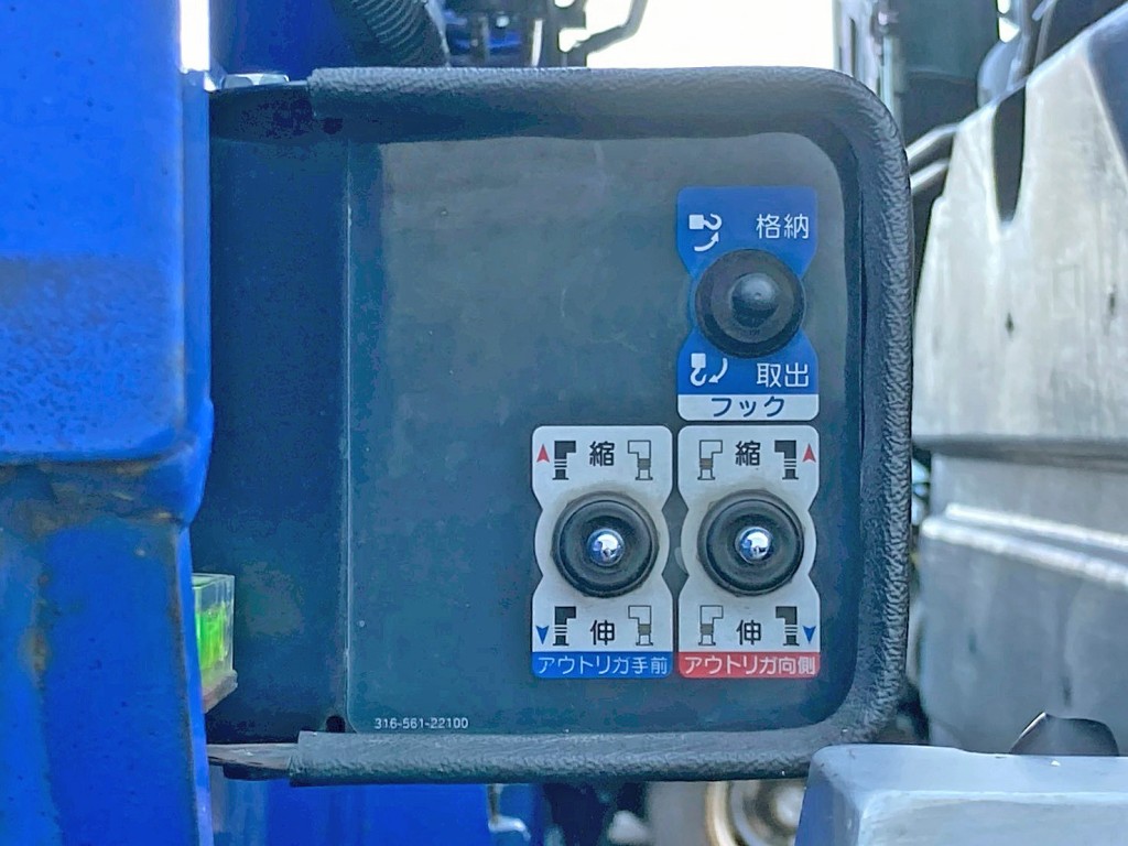 フックの格納 及び 歩みの伸縮スイッチです。|いすゞ ギガ QPG-CYJ77Bの写真22