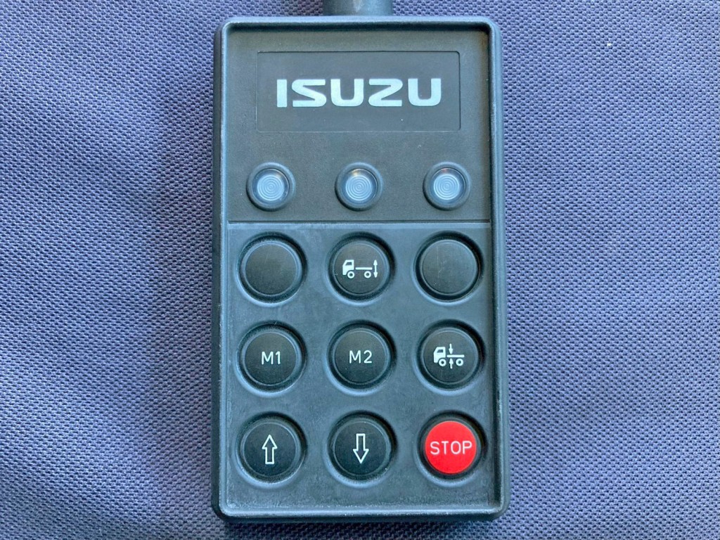 エアサスのコントローラーです。|いすゞ ギガ QPG-CYJ77Bの写真29